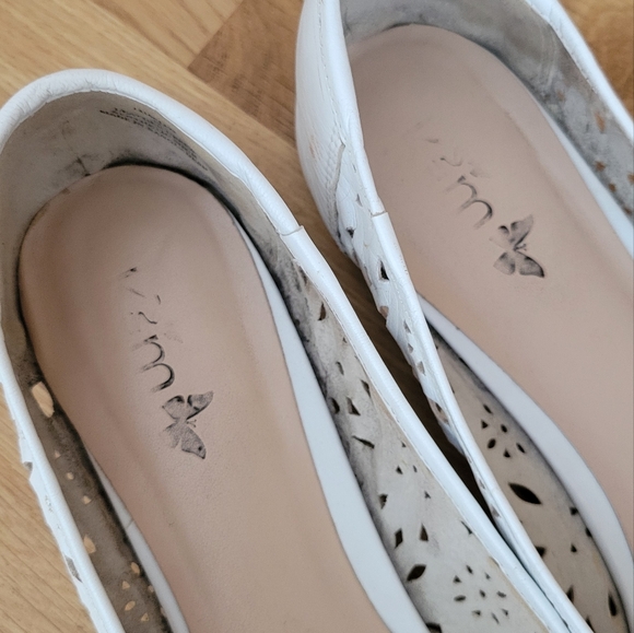 White leather flats - Picture 2 of 3